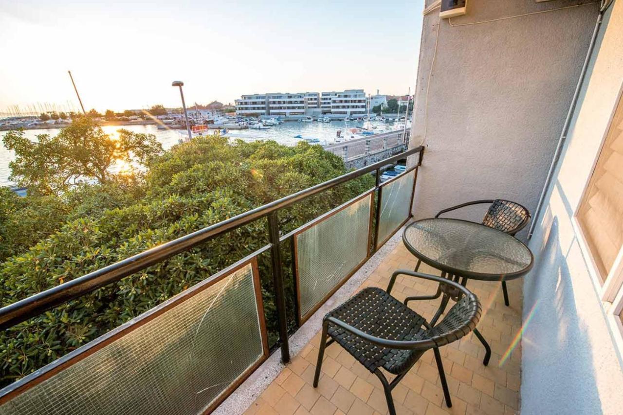 Amazing Seaview Apartment With A Balcony Near The Beach - Kneza Trpimira I Zadar Exteriör bild