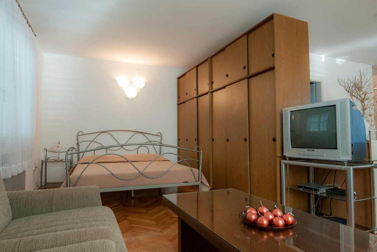 Amazing Seaview Apartment With A Balcony Near The Beach - Kneza Trpimira I Zadar Exteriör bild