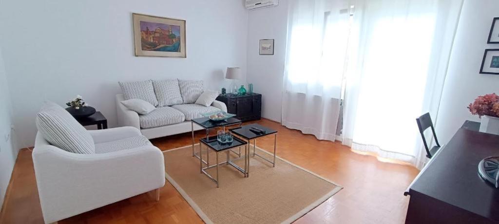Amazing Seaview Apartment With A Balcony Near The Beach - Kneza Trpimira I Zadar Exteriör bild