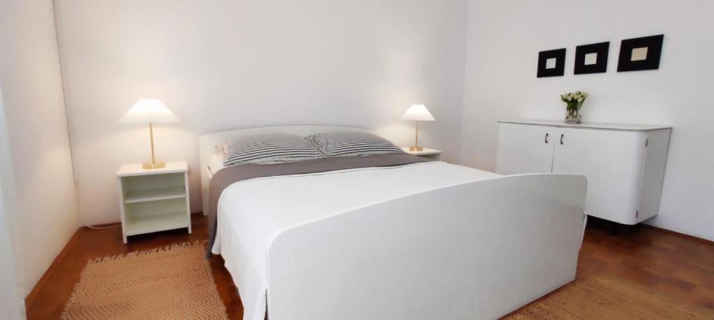 Amazing Seaview Apartment With A Balcony Near The Beach - Kneza Trpimira I Zadar Exteriör bild