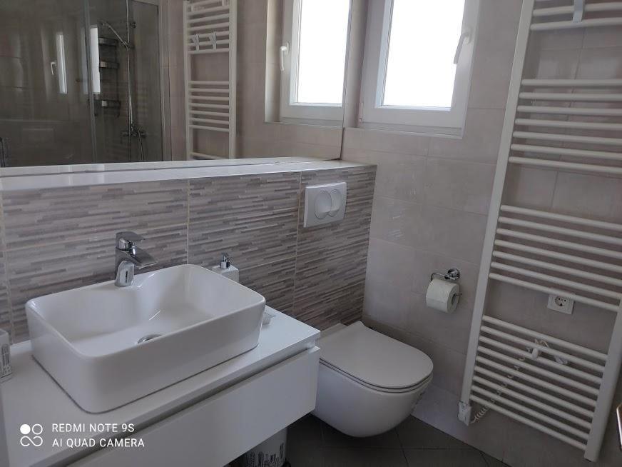 Amazing Seaview Apartment With A Balcony Near The Beach - Kneza Trpimira I Zadar Exteriör bild