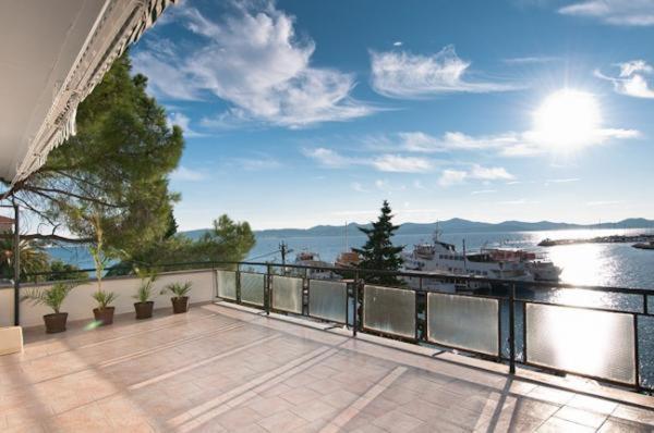 Amazing Seaview Apartment With A Balcony Near The Beach - Kneza Trpimira I Zadar Exteriör bild