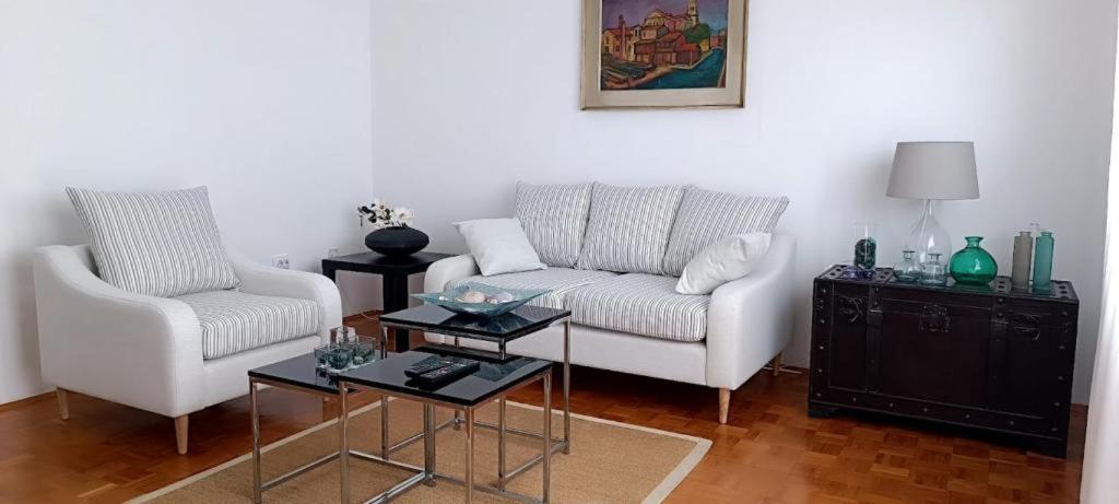 Amazing Seaview Apartment With A Balcony Near The Beach - Kneza Trpimira I Zadar Exteriör bild