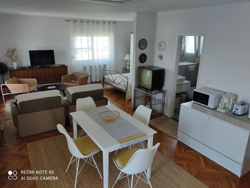 Amazing Seaview Apartment With A Balcony Near The Beach - Kneza Trpimira I Zadar Exteriör bild
