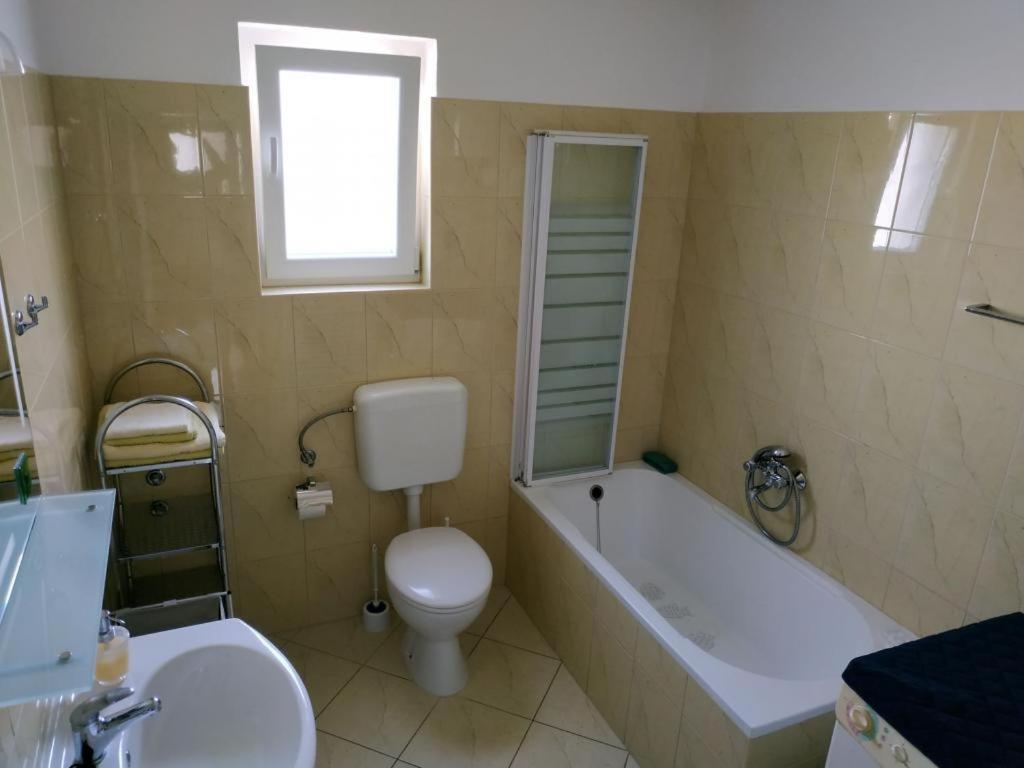Amazing Seaview Apartment With A Balcony Near The Beach - Kneza Trpimira I Zadar Exteriör bild