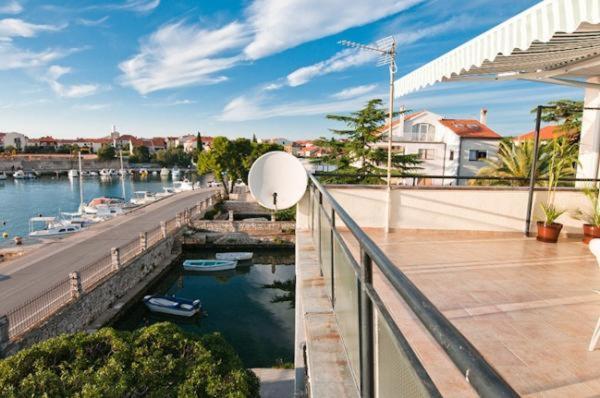Amazing Seaview Apartment With A Balcony Near The Beach - Kneza Trpimira I Zadar Exteriör bild